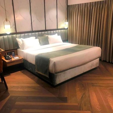 เดอะอินเตอเนชั่นแนลบายทุนกา Hotel มุมไบ ภายนอก รูปภาพ