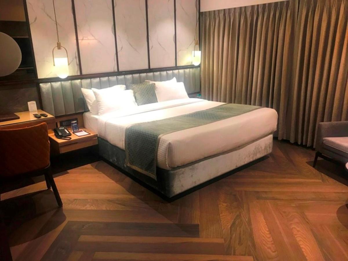 เดอะอินเตอเนชั่นแนลบายทุนกา Hotel มุมไบ ภายนอก รูปภาพ