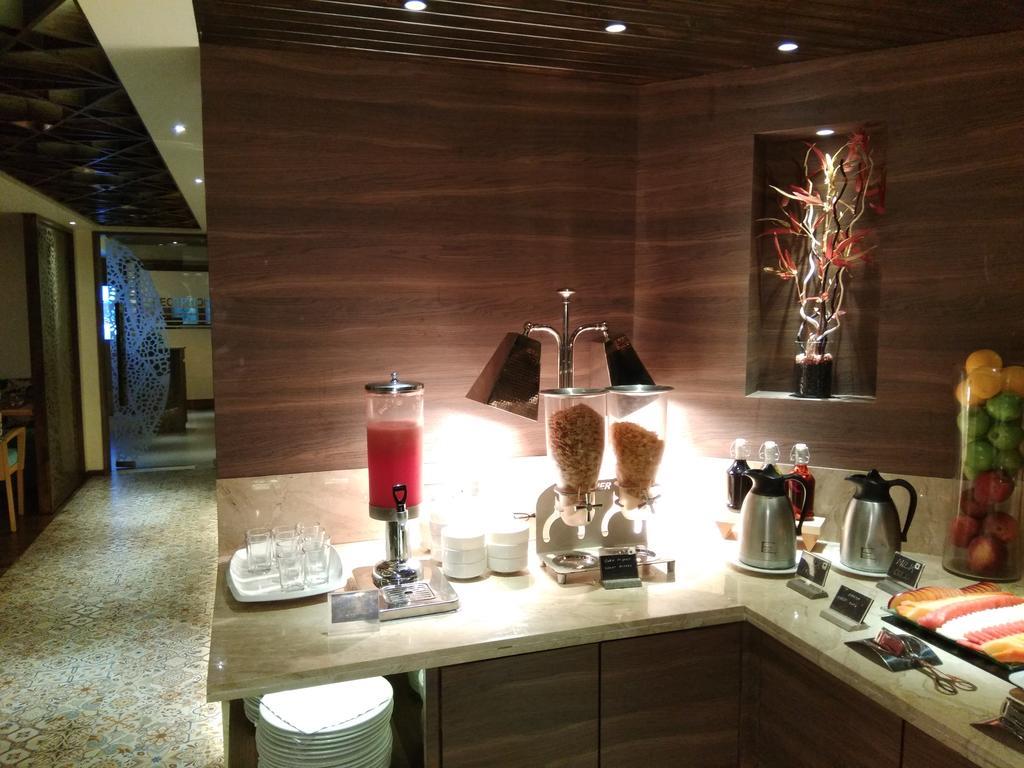 เดอะอินเตอเนชั่นแนลบายทุนกา Hotel มุมไบ ภายนอก รูปภาพ