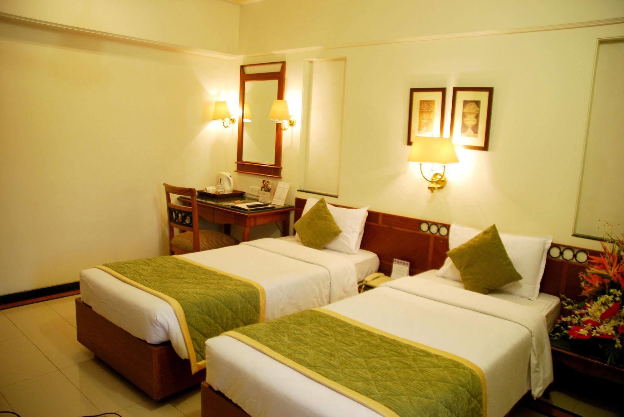 เดอะอินเตอเนชั่นแนลบายทุนกา Hotel มุมไบ ภายนอก รูปภาพ