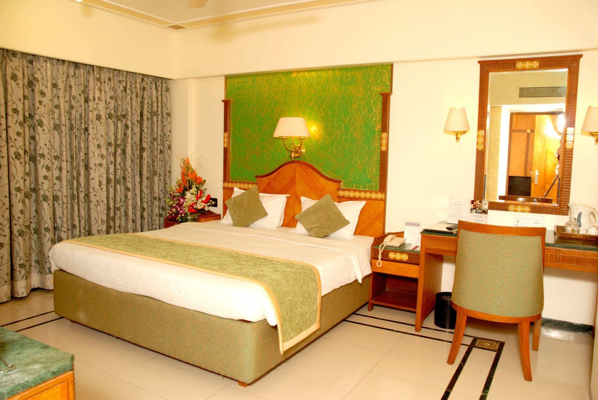 เดอะอินเตอเนชั่นแนลบายทุนกา Hotel มุมไบ ภายนอก รูปภาพ